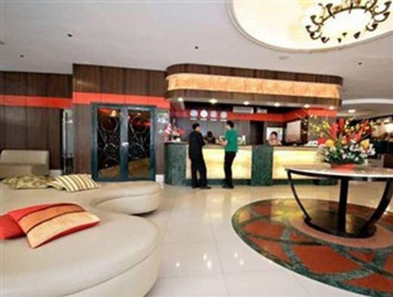 亦优泰尔马卡迪酒店 马卡蒂 外观 照片